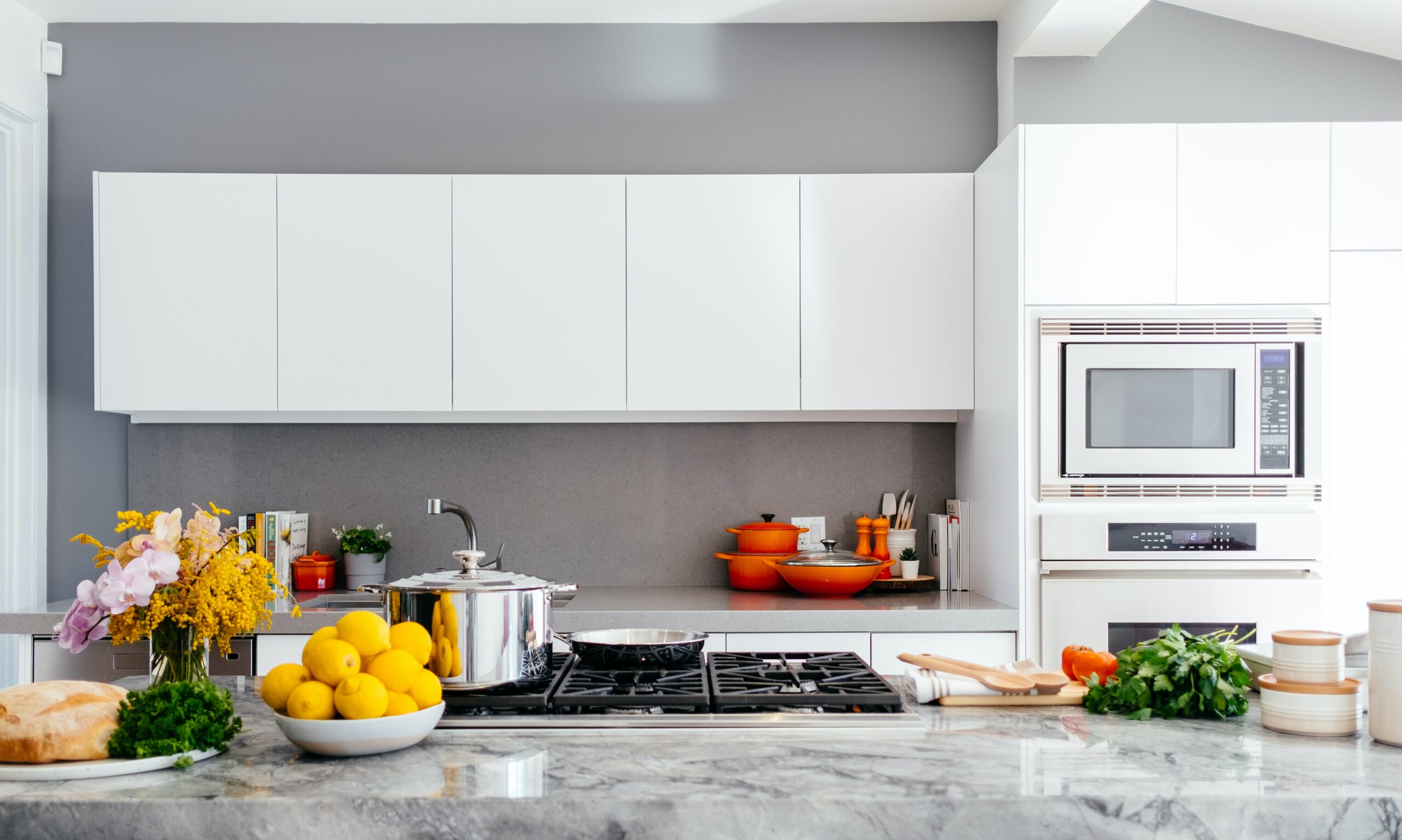 What Color Table Goes Best With White Kitchen Cabinets?
